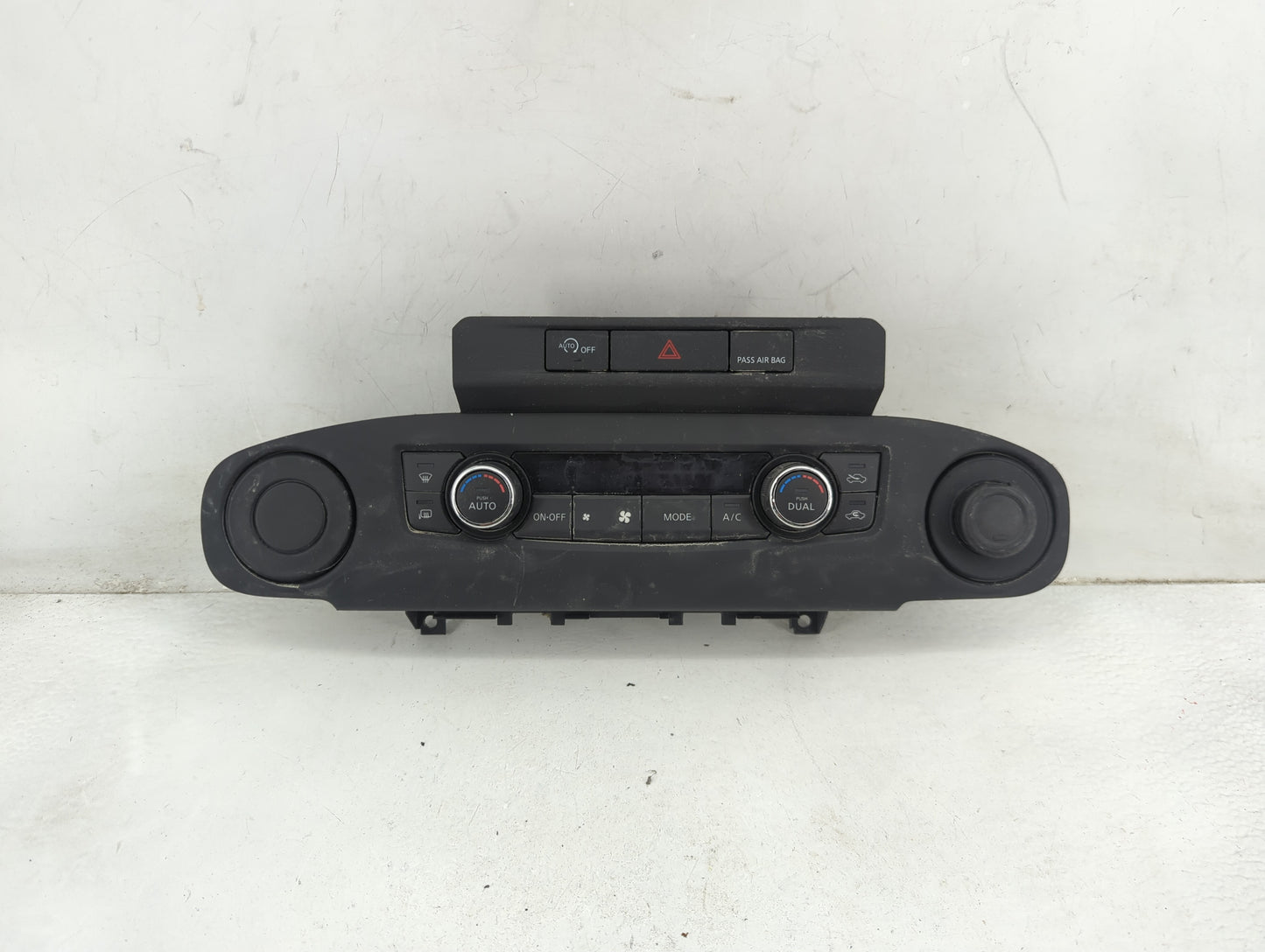 2024 Nissan Frontier Climate Control Module Temperature AC/Heater Replacement P/N:27500EZ10C Fits OEM Used Auto Parts - Oemu