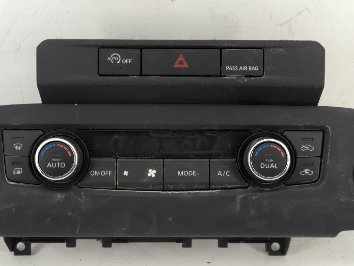 2024 Nissan Frontier Climate Control Module Temperature AC/Heater Replacement P/N:27500EZ10C Fits OEM Used Auto Parts - Oemu