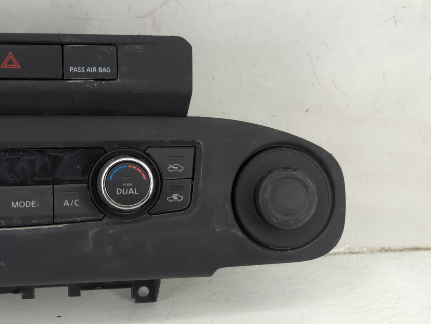 2024 Nissan Frontier Climate Control Module Temperature AC/Heater Replacement P/N:27500EZ10C Fits OEM Used Auto Parts - Oemu
