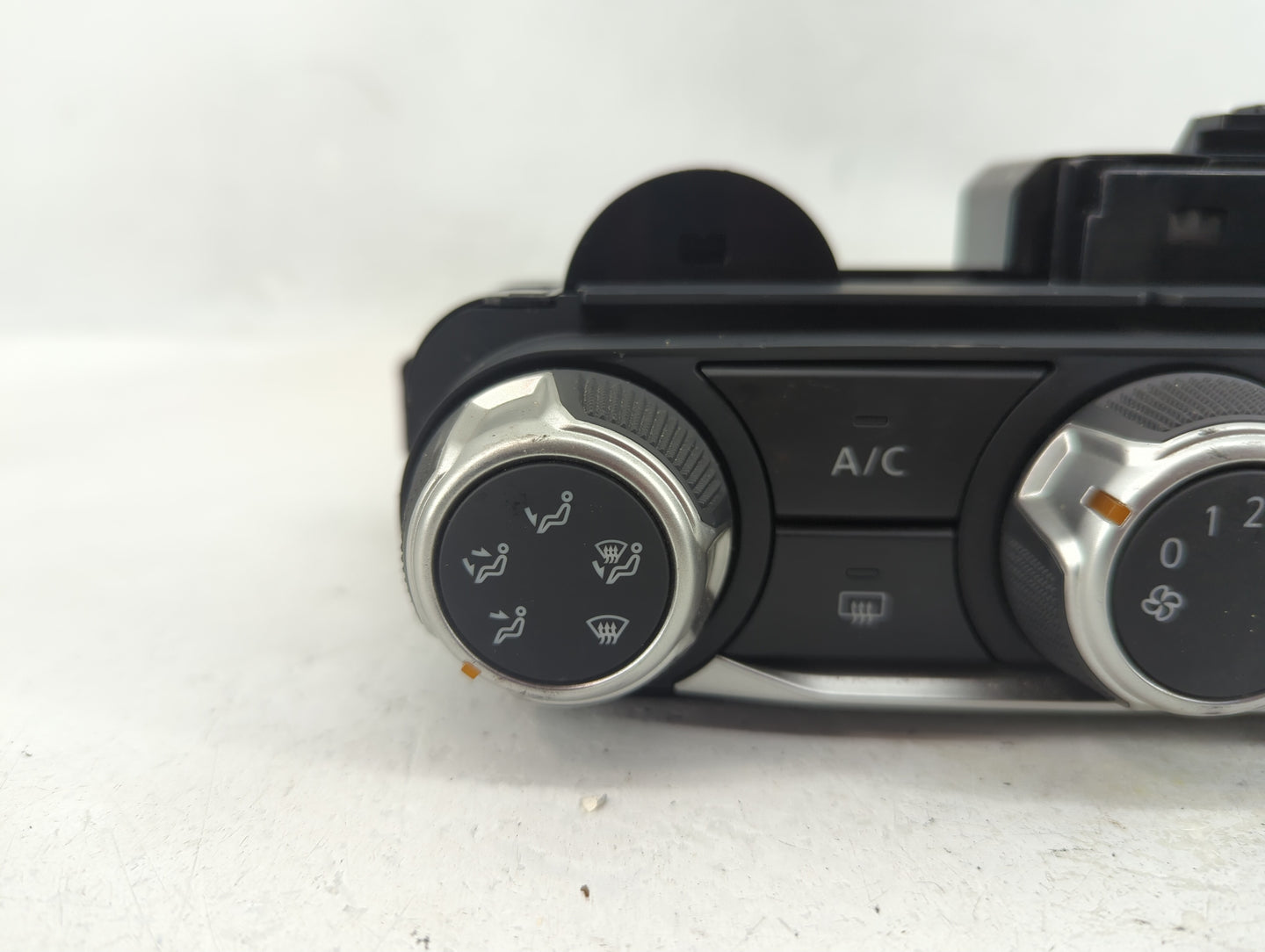 2024 Nissan Kicks Climate Control Module Temperature AC/Heater Replacement Fits OEM Used Auto Parts - Oemusedautoparts1.com