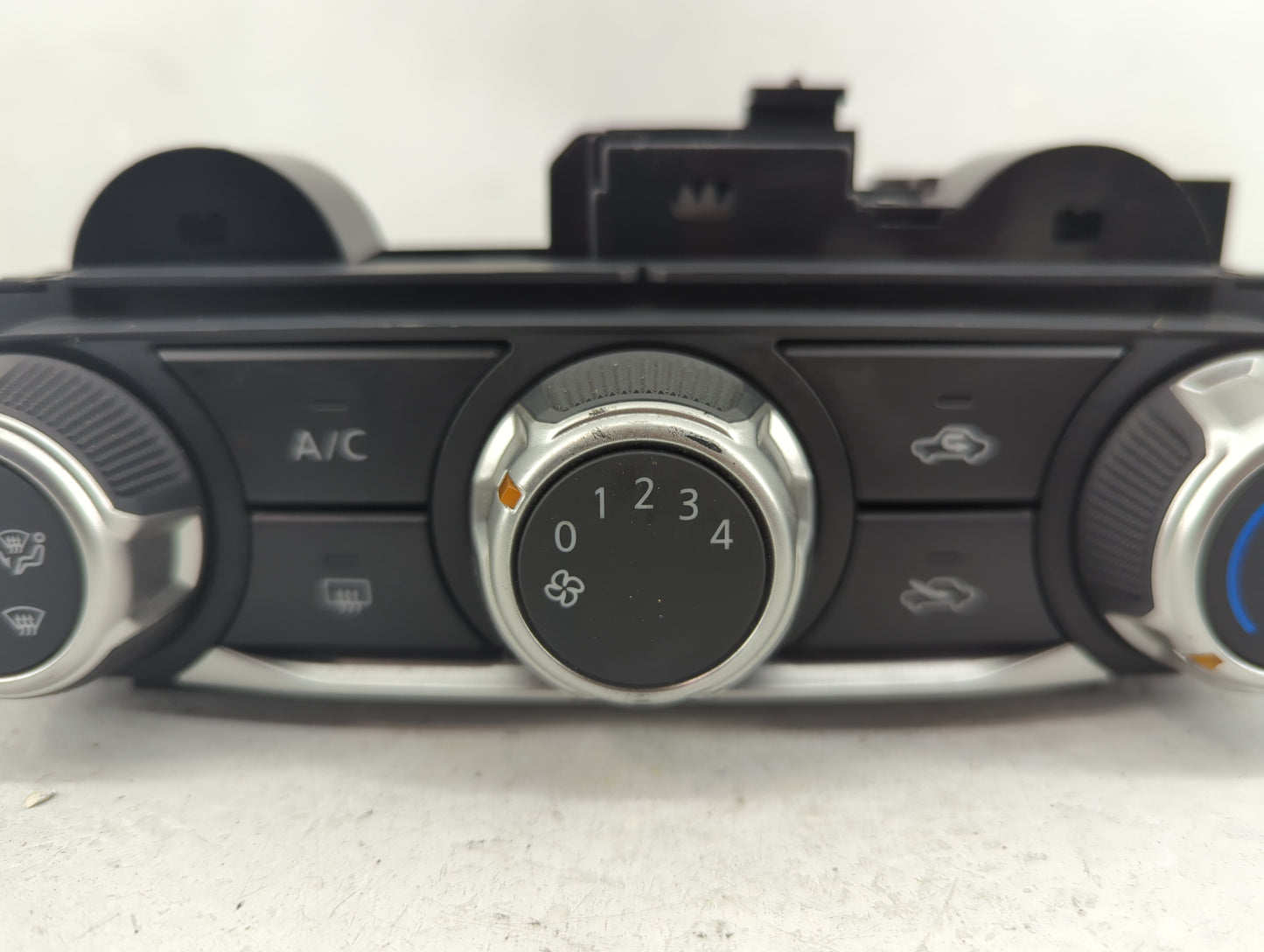 2024 Nissan Kicks Climate Control Module Temperature AC/Heater Replacement Fits OEM Used Auto Parts - Oemusedautoparts1.com
