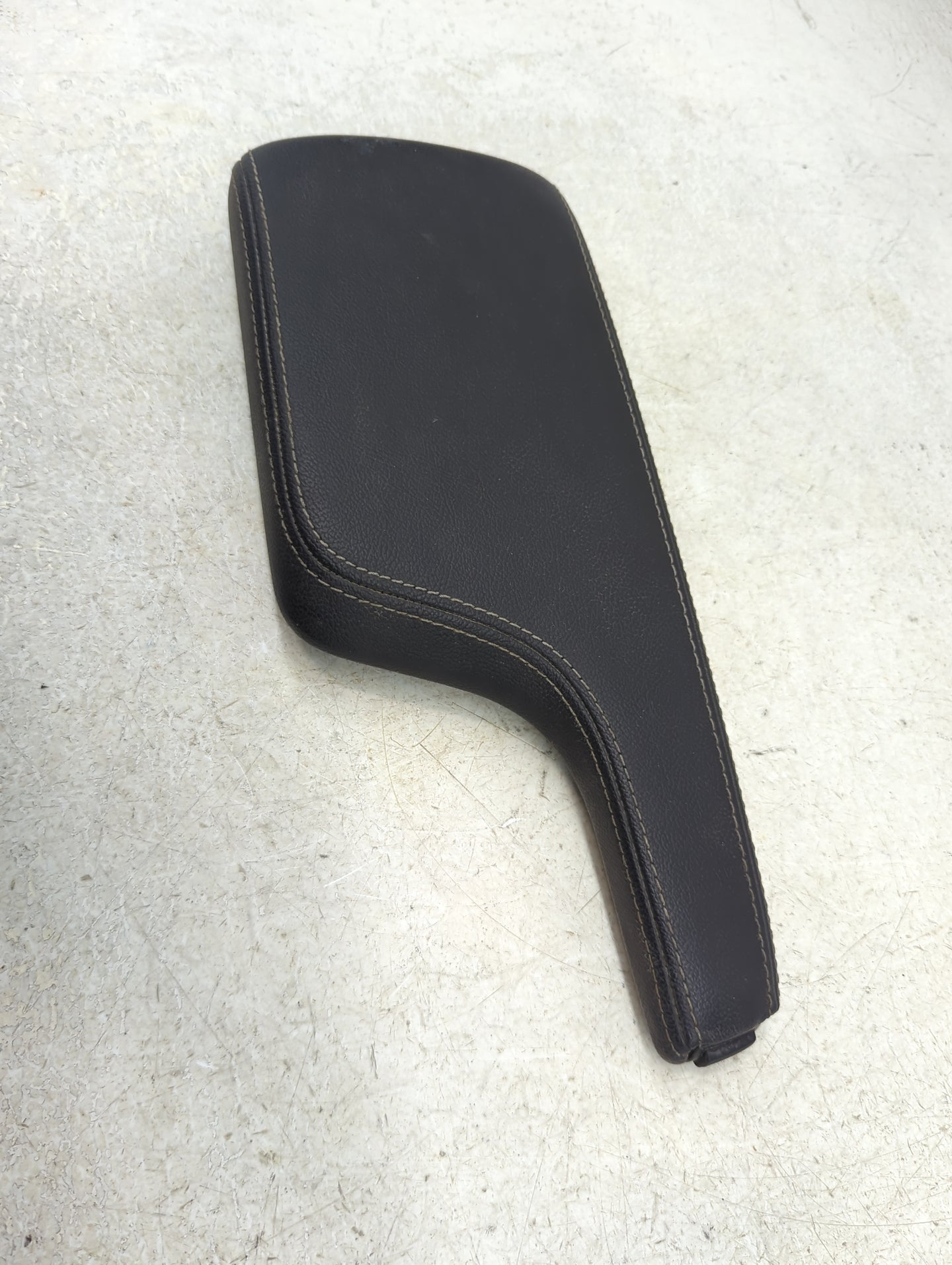 2024 Nissan Kicks Center Console Armrest Cover Lid Fits OEM Used Auto Parts - Oemusedautoparts1.com