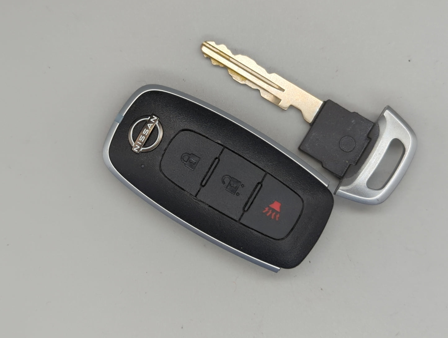 Nissan Kicks Keyless Entry Remote Fob KR5TXPZ1 S180146102 3 buttons - Oemusedautoparts1.com