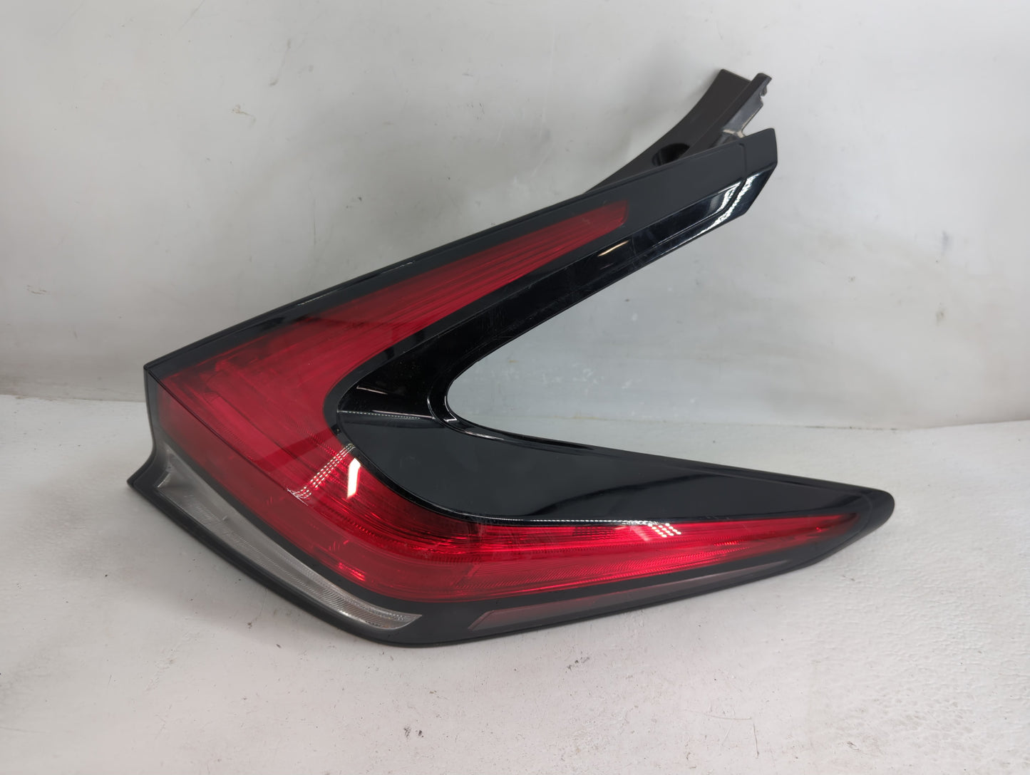 2018-2021 Nissan Leaf Tail Light Assembly Passenger Right OEM P/N:26550-5SA1C A4V221-0001 Fits Fits 2018 2019 2020 2021 OEM 