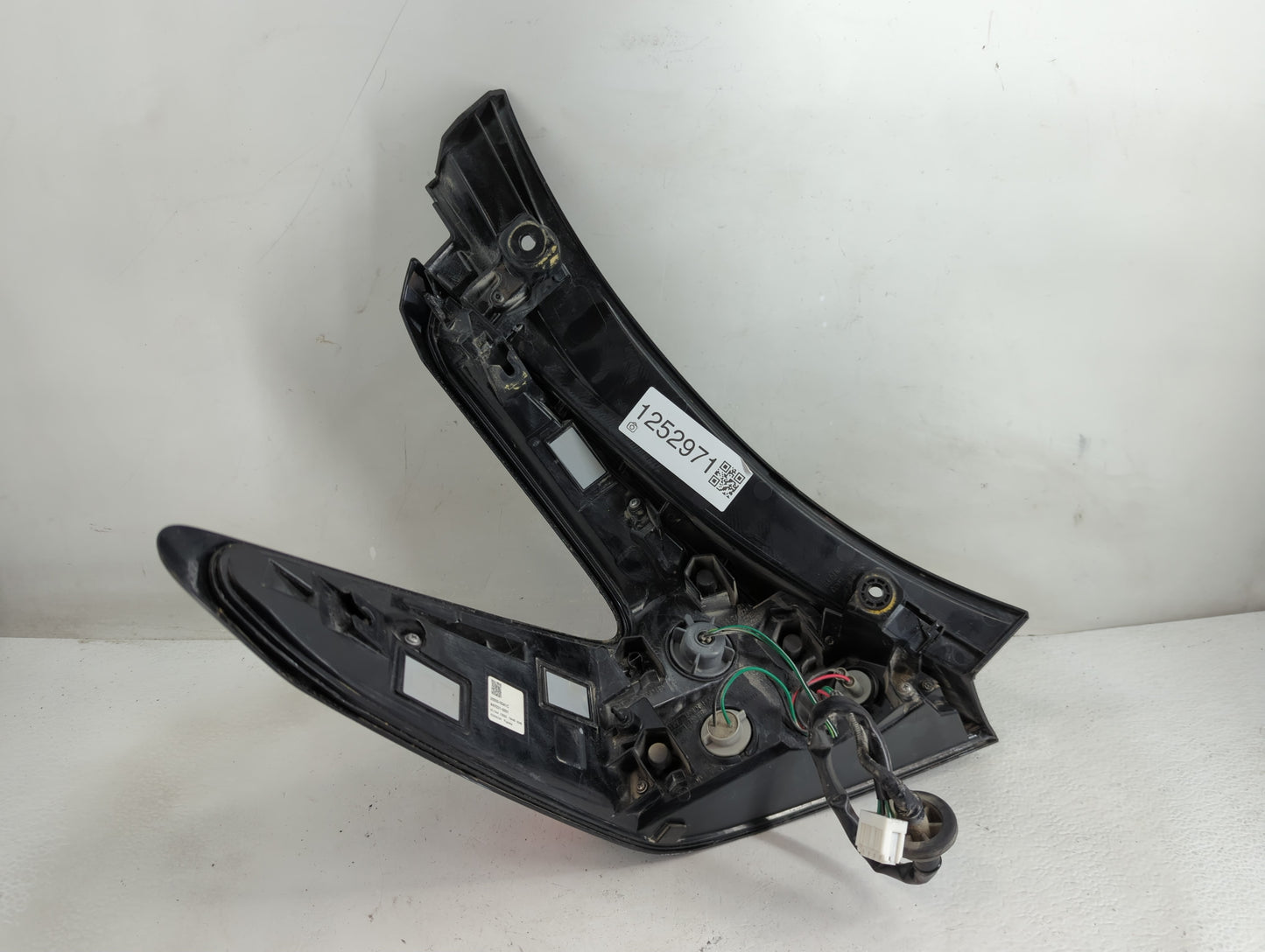 2018-2021 Nissan Leaf Tail Light Assembly Passenger Right OEM P/N:26550-5SA1C A4V221-0001 Fits Fits 2018 2019 2020 2021 OEM 