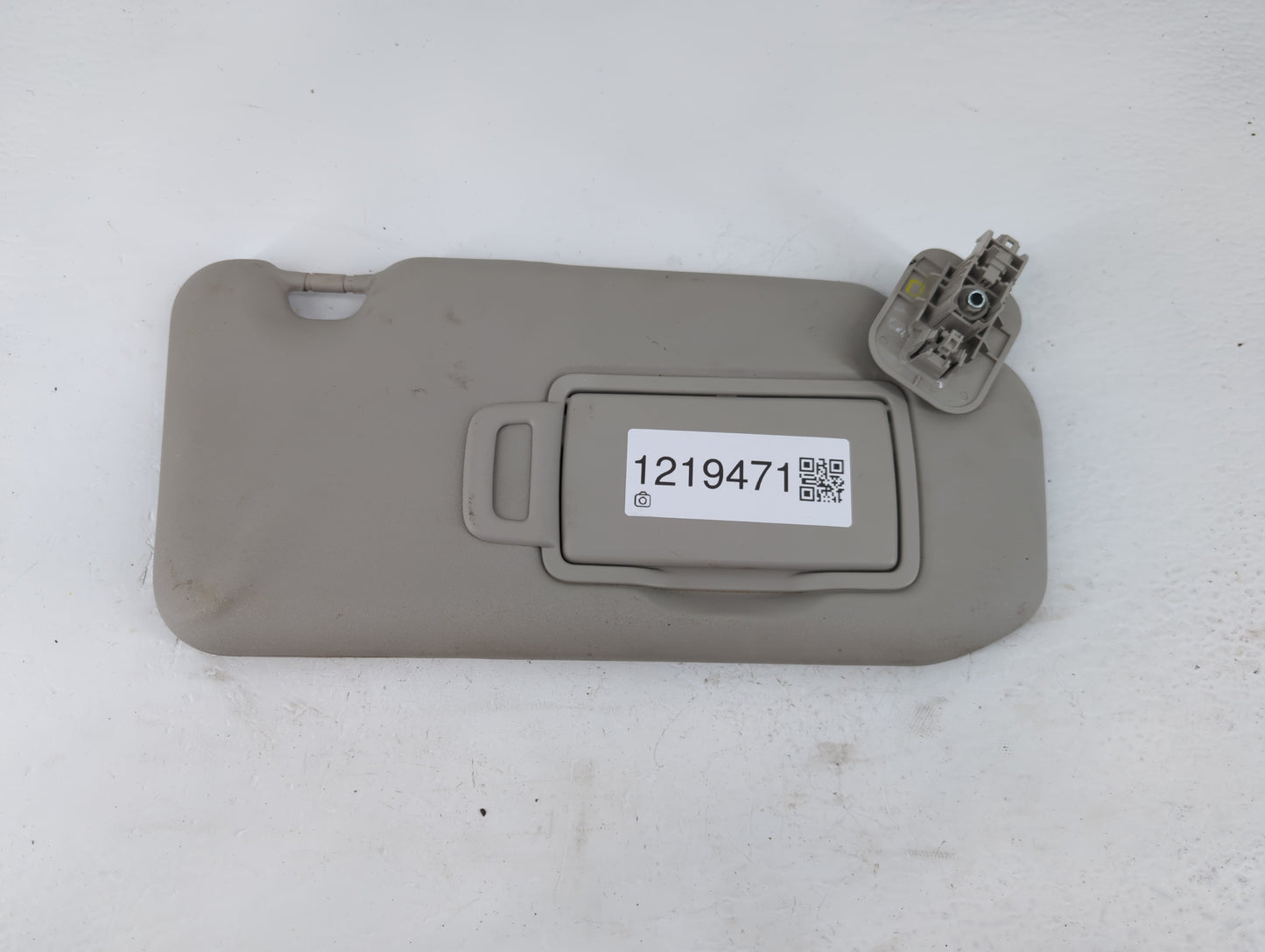 2020-2022 Nissan Sentra Sun Visor Shade Replacement Passenger Right Mirror Fits Fits 2020 2021 2022 OEM Used Auto Parts - Oe