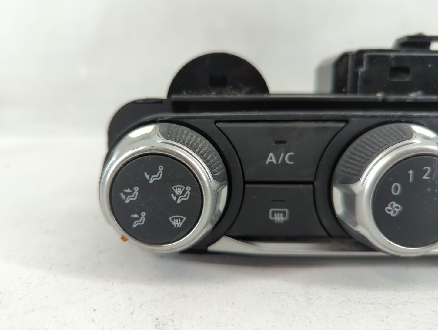 2024 Nissan Versa Climate Control Module Temperature AC/Heater Replacement P/N:T669213 A 4F1 820 043 AG Fits OEM Used Auto P