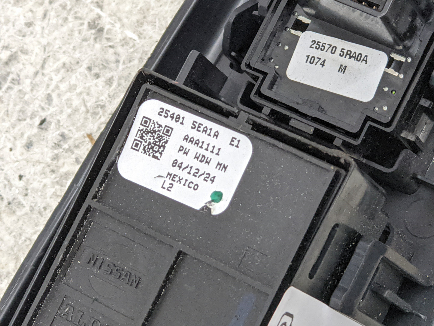 2020-2022 Nissan Versa Master Power Window Switch Replacement Driver Side Left P/N:25570 5RA0A 25401 5EA1A Fits OEM Used Aut