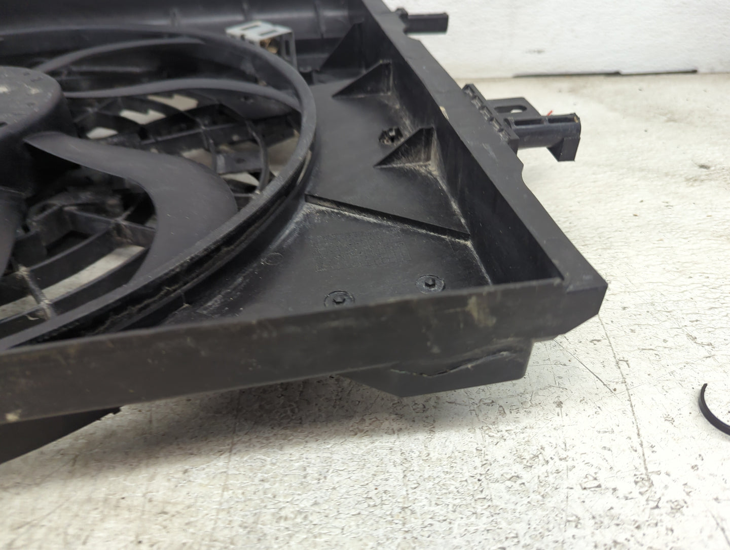 2022 Nissan Versa Electric Radiator Cooling Fan Motor Assembly P/N:214878R00C 502D870, 852MV3 Fits OEM Used Auto Parts - Oem