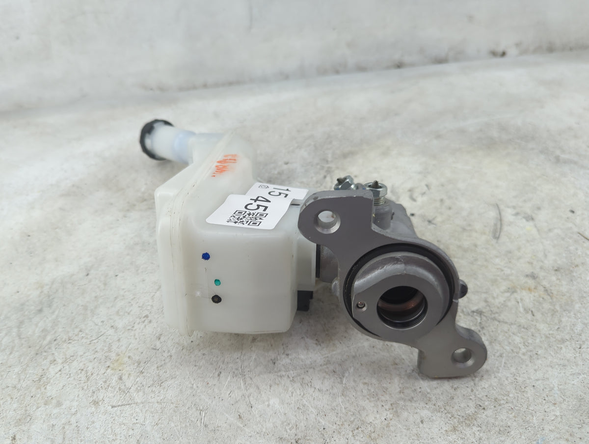 2020-2022 Nissan Versa Brake Master Cylinder 1515645 - Oemusedautoparts1.com