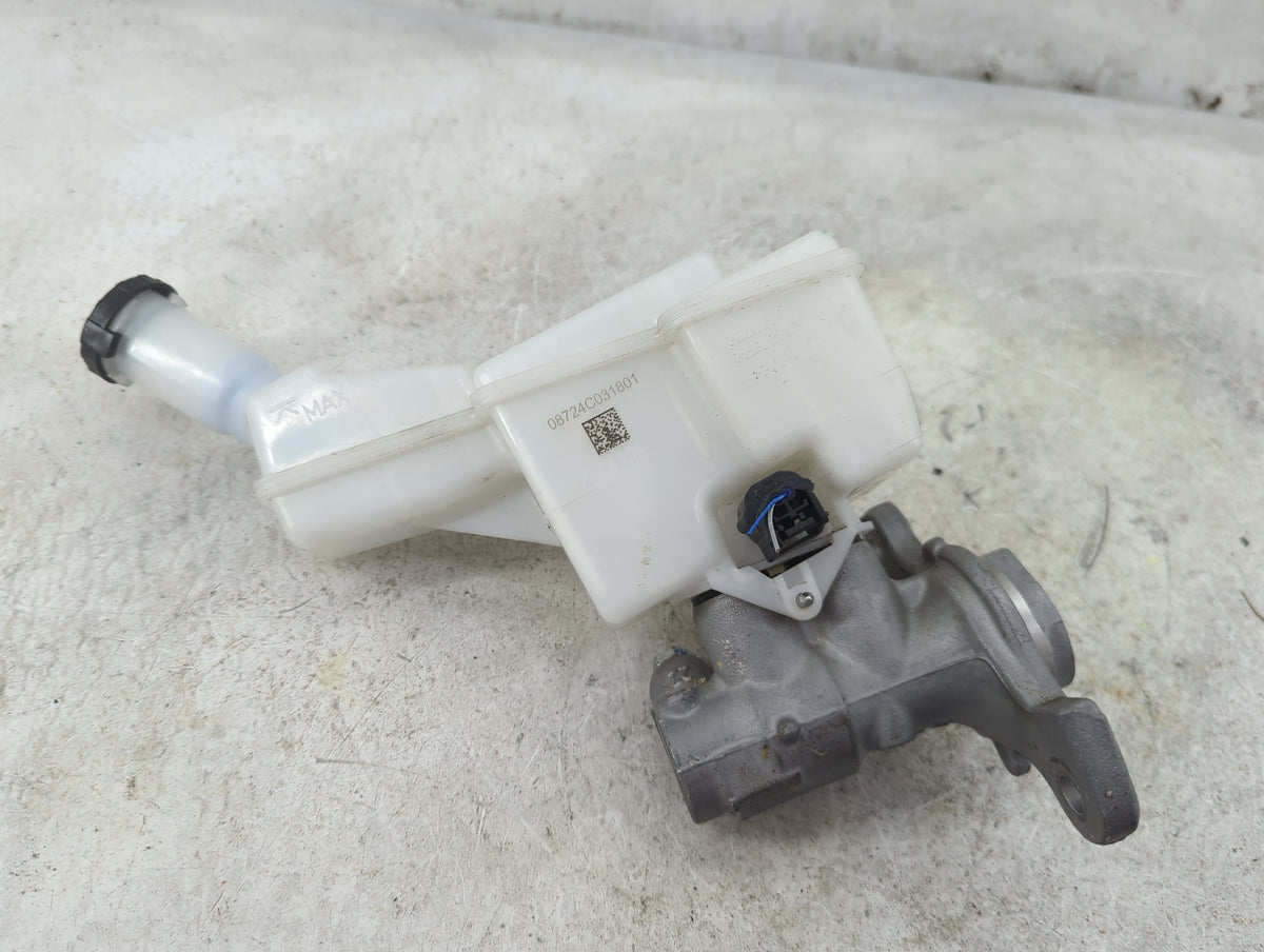 2020-2022 Nissan Versa Brake Master Cylinder 1515645 - Oemusedautoparts1.com