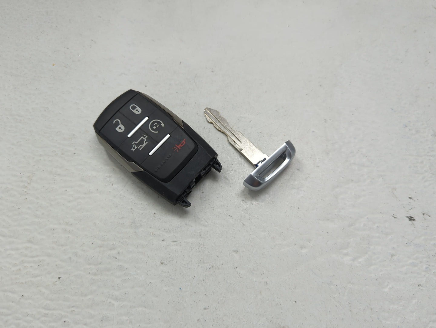 Ram Keyless Entry Remote Fob GQ4-76T 68475388 5 buttons - Oemusedautoparts1.com