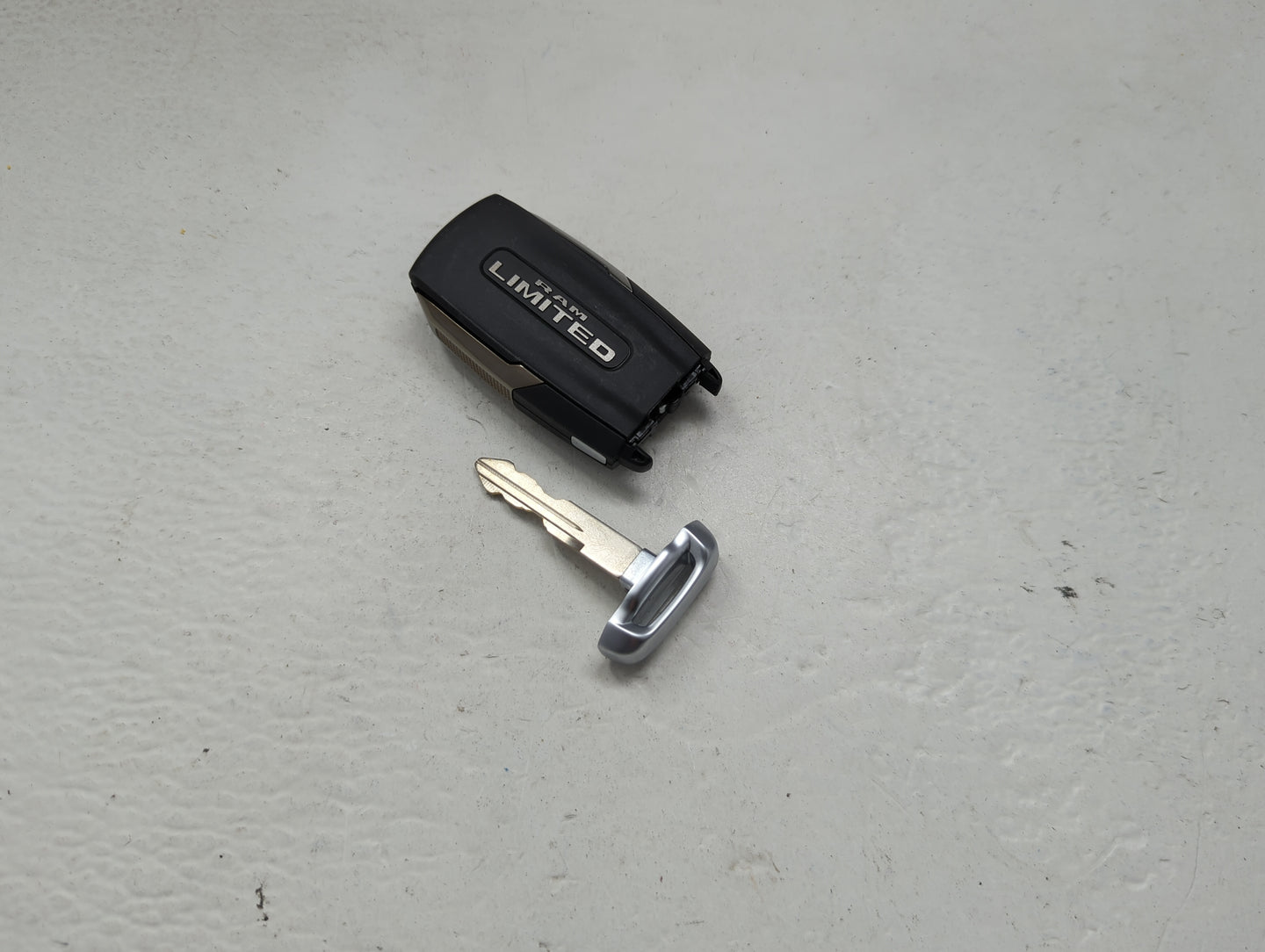 Ram Keyless Entry Remote Fob GQ4-76T 68475388 5 buttons - Oemusedautoparts1.com