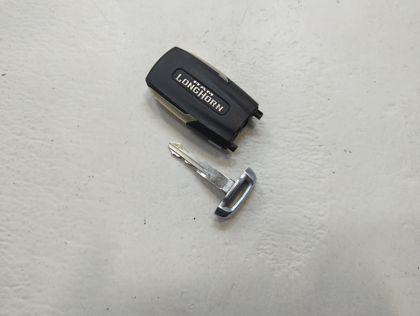 Ram 1500 Keyless Entry Remote Fob OHT4882056 5 buttons - Oemusedautoparts1.com