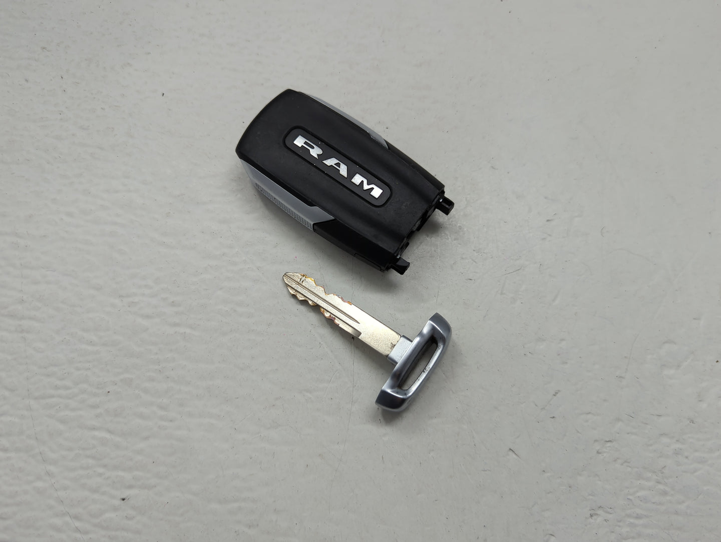 Ram 1500 Keyless Entry Remote Fob OHT4882056 68442910 AA-AC 6 buttons - Oemusedautoparts1.com