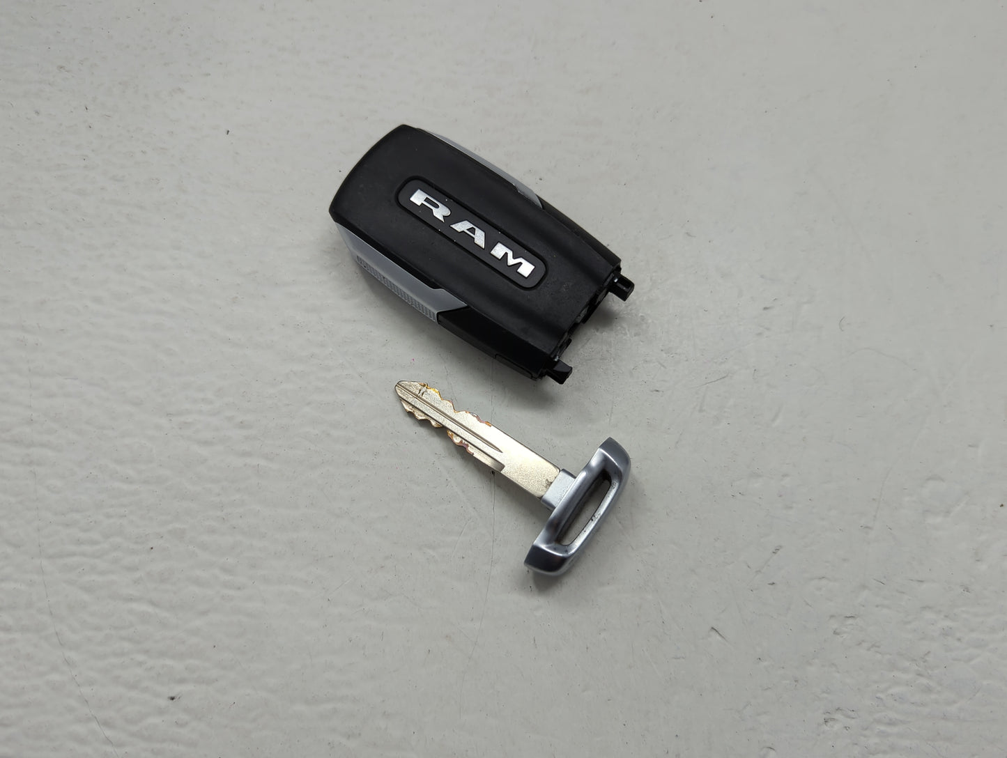 Ram 1500 Keyless Entry Remote Fob OHT4882056 68442910 AA-AC 6 buttons - Oemusedautoparts1.com