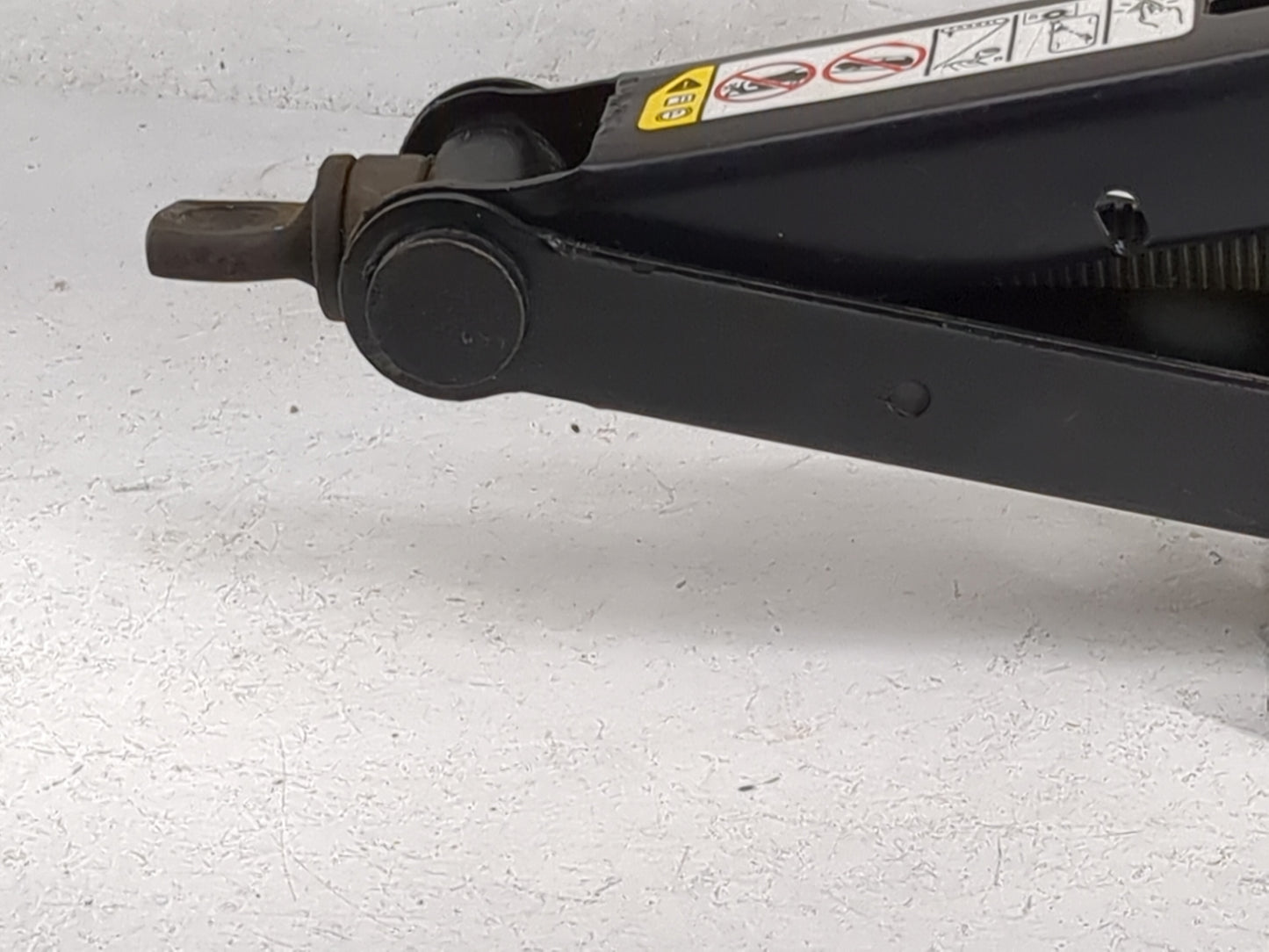 2024 Ram 1500 Spare Scissor Car Jack Black - Oemusedautoparts1.com