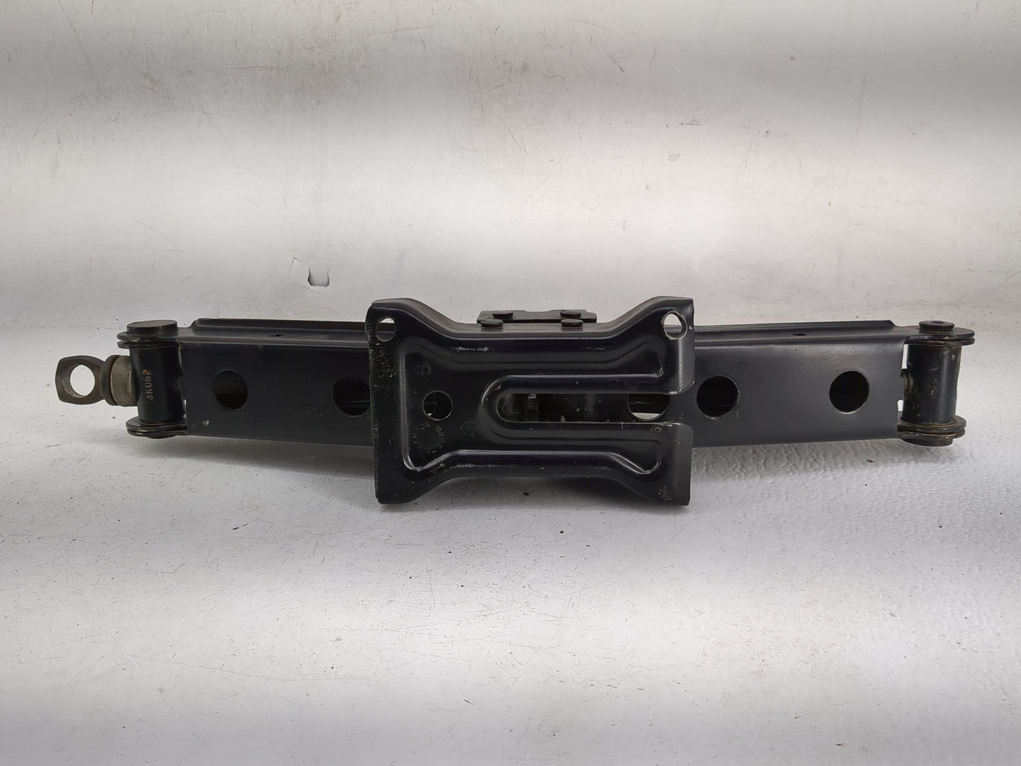 2024 Ram 1500 Spare Scissor Car Jack Black - Oemusedautoparts1.com