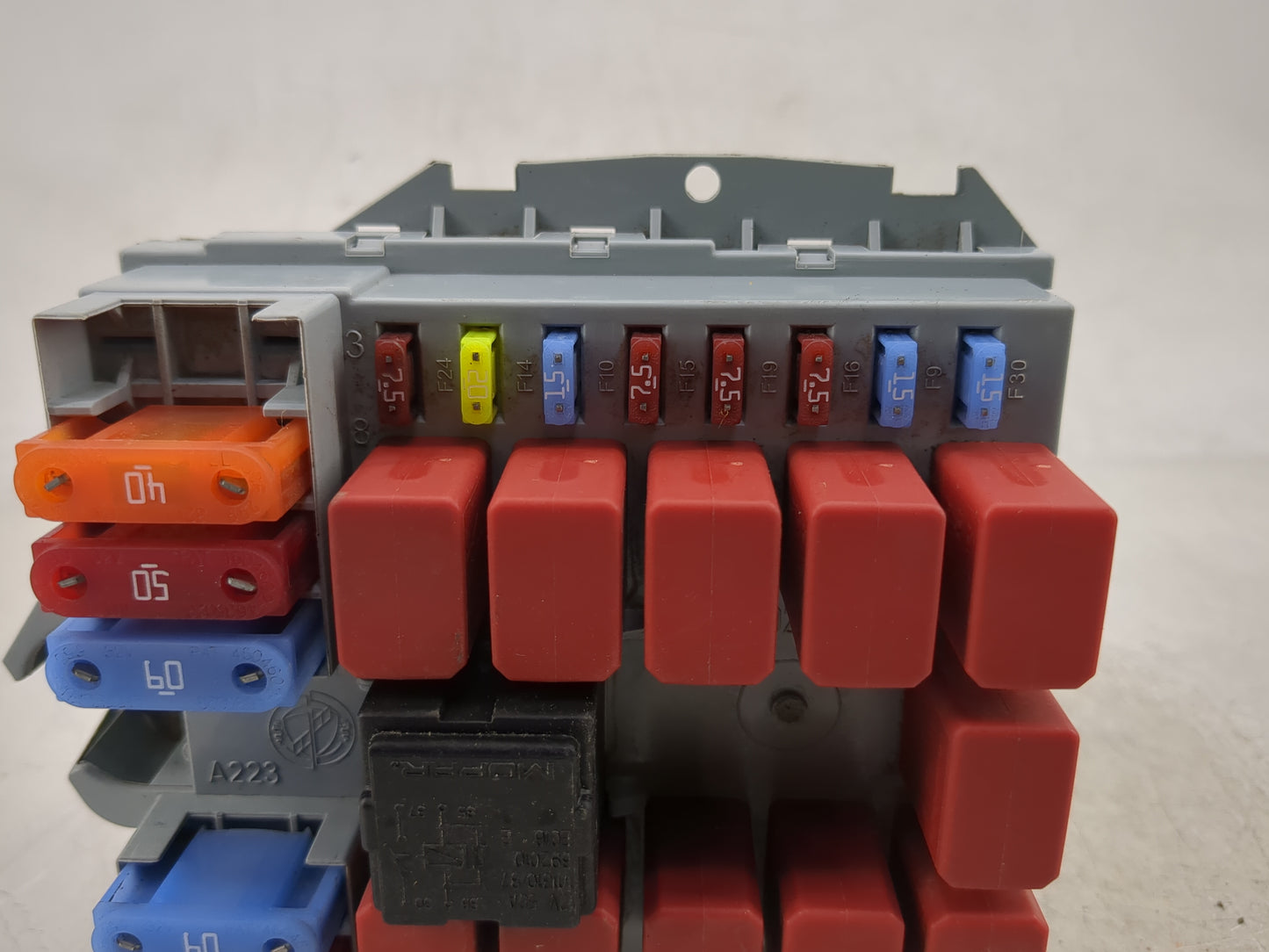2021-2022 Ram Promaster 1500 Fusebox Fuse Box Panel Relay Module P/N:P68305537AC Fits Fits 2021 2022 OEM Used Auto Parts - O