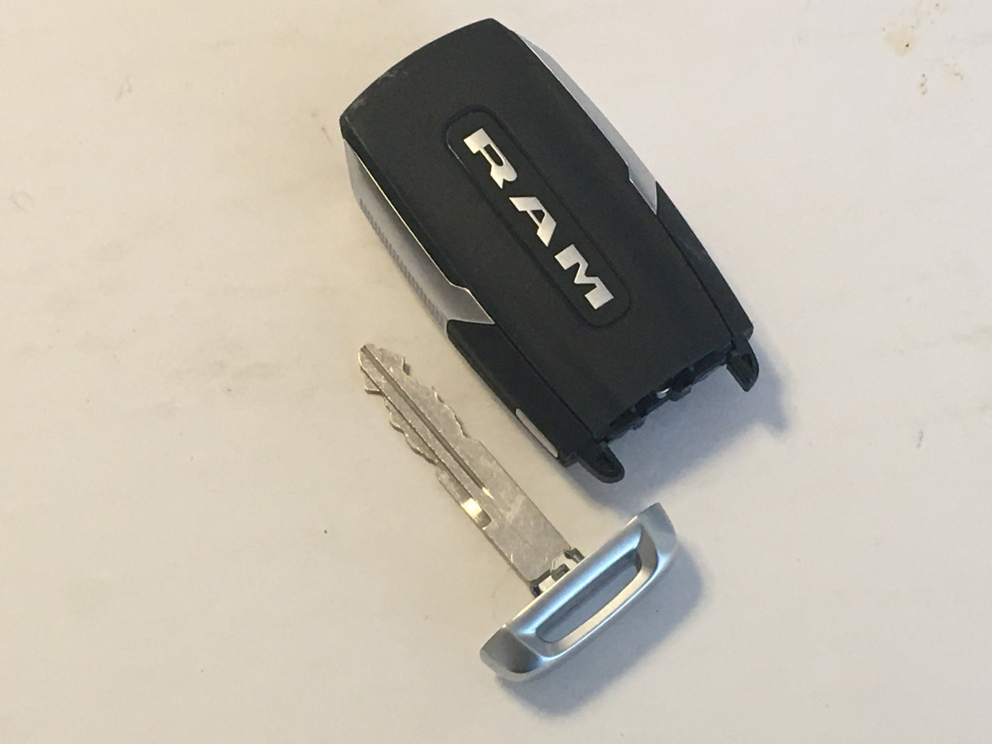 2020 Ram Ram 2500 Keyless Entry Remote Gq4-76t P68365327ac 4 Buttons - Oemusedautoparts1.com