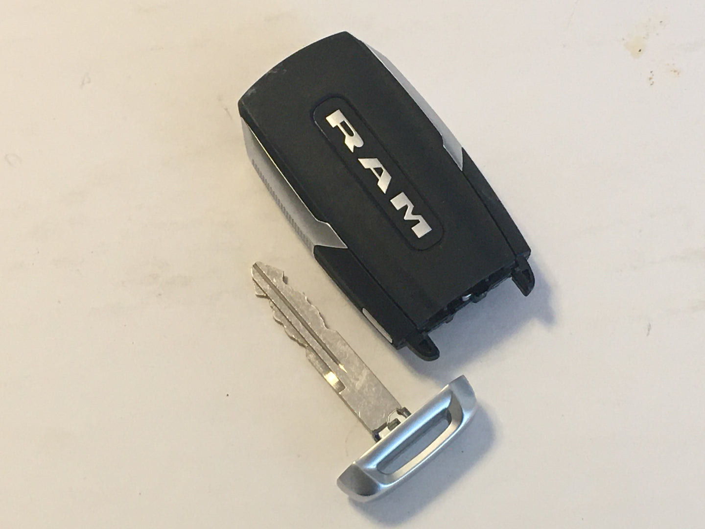 2020 Ram Ram 2500 Keyless Entry Remote Gq4-76t P68365327ac 4 Buttons - Oemusedautoparts1.com