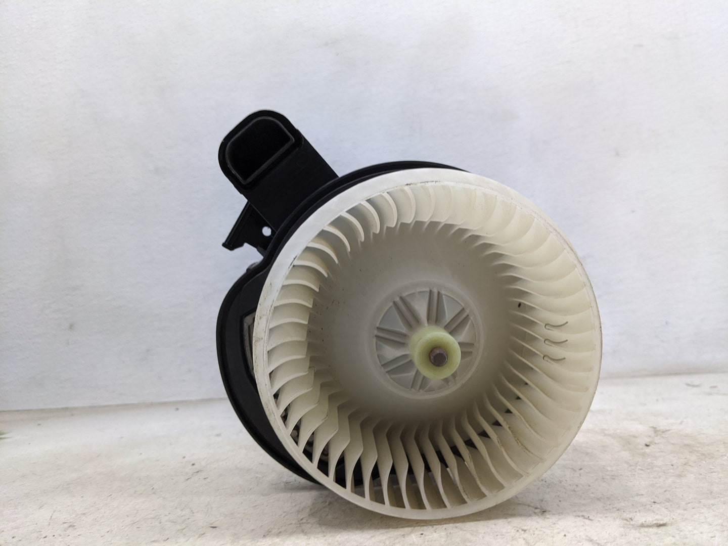 2024 Rover Velar Heater AC Blower Motor P/N:MF116360-2671 DX73-18E624-BB Fits OEM Used Auto Parts - Oemusedautoparts1.com