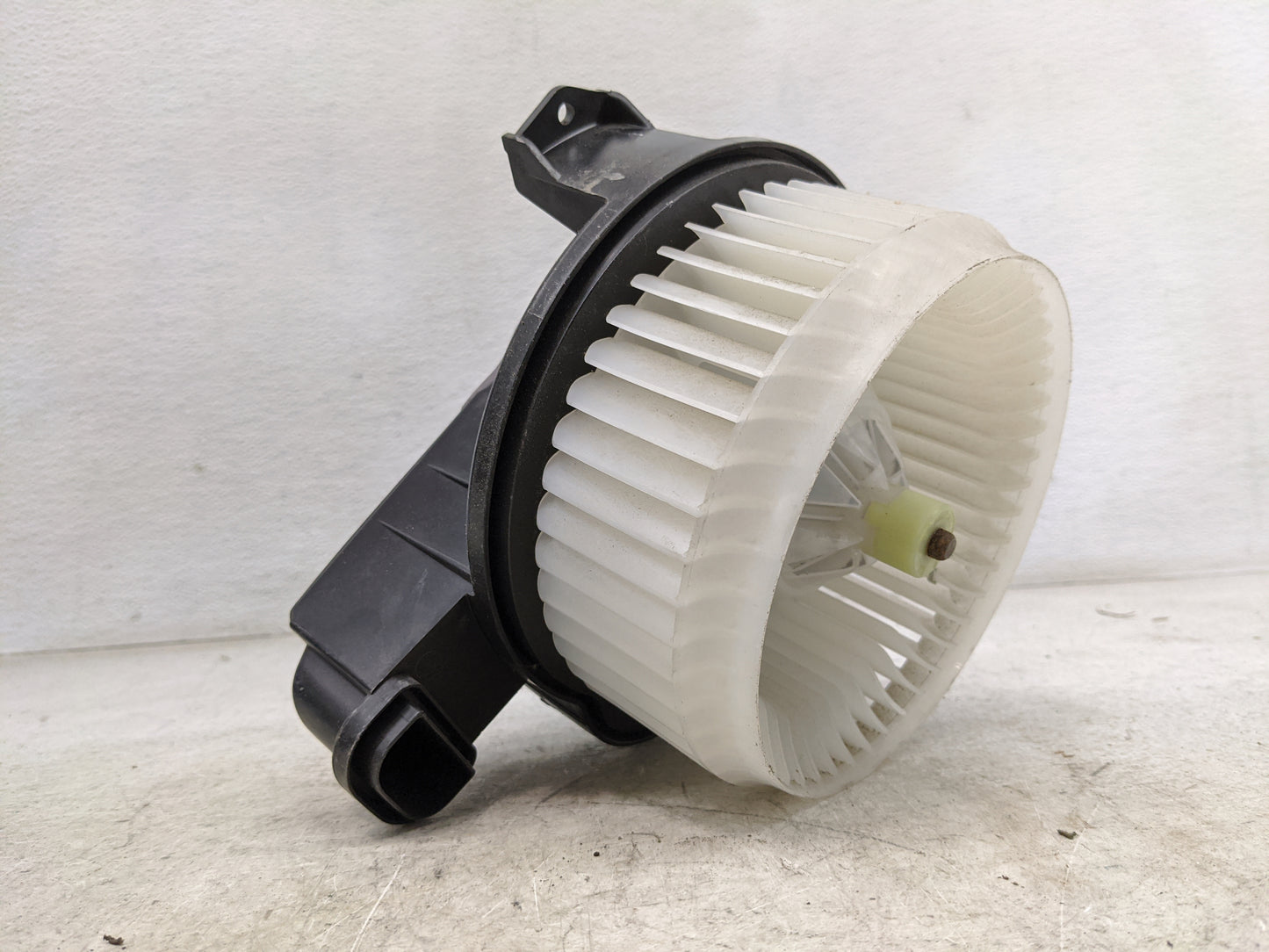 2024 Rover Velar Heater AC Blower Motor P/N:GX73-19E624-AA MF116360-2671 Fits OEM Used Auto Parts - Oemusedautoparts1.com