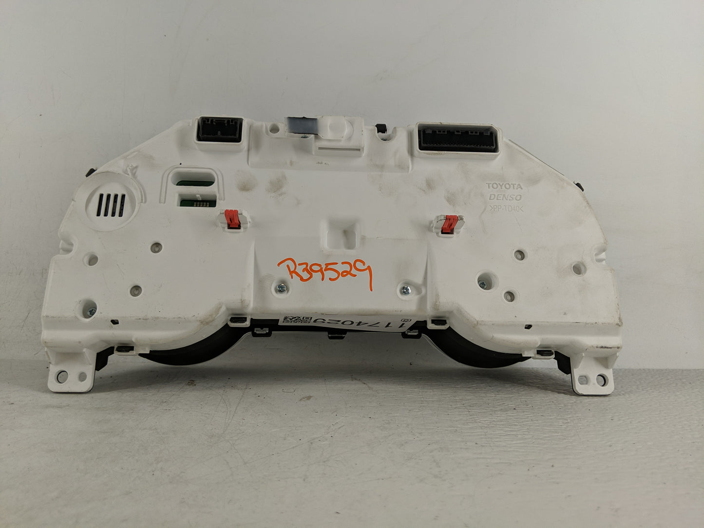 2020-2022 Toyota Camry Instrument Cluster Speedometer Gauges P/N:$R39529 Fits Fits 2020 2021 2022 OEM Used Auto Parts - Oemu