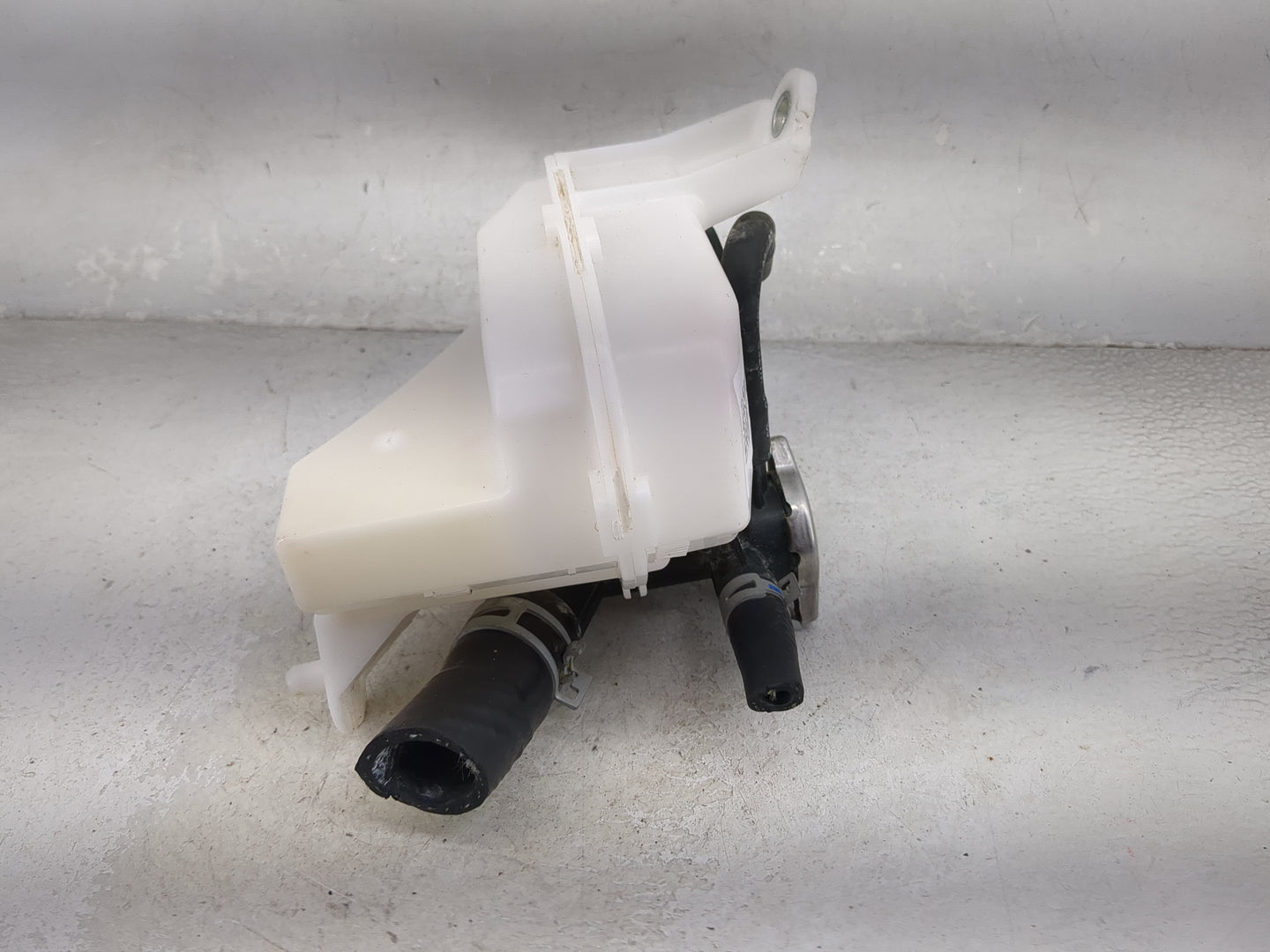 2024 Toyota Corolla Radiator Coolant Overflow Expansion Tank Bottle 1477214 - Oemusedautoparts1.com