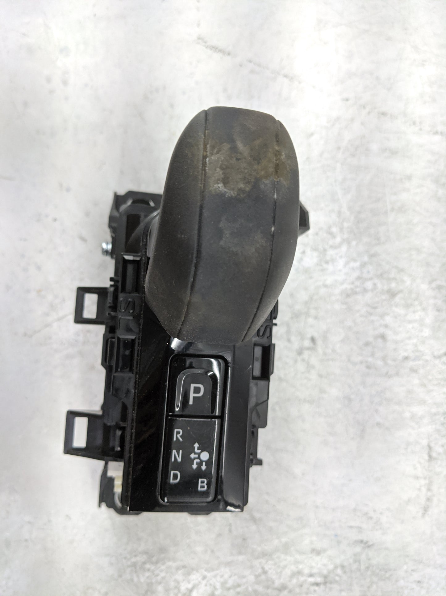 2024 Toyota Prius Floor Console Assembly Shifter - Oemusedautoparts1.com