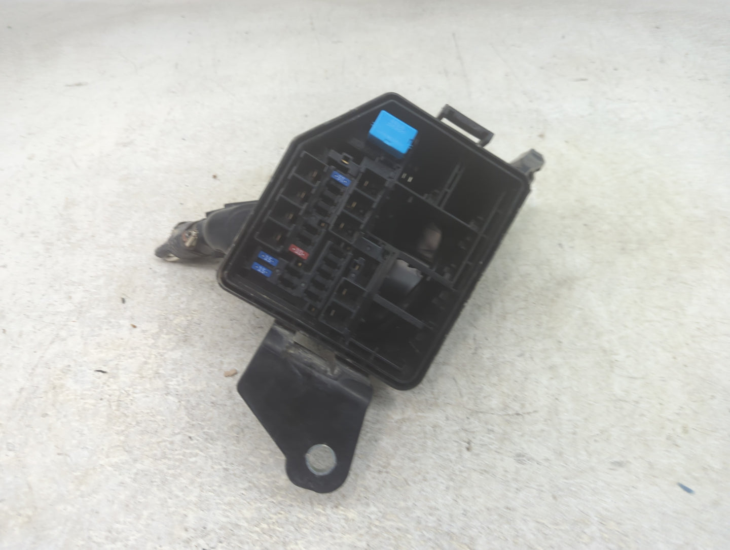 2019-2022 Toyota Rav4 Fusebox Fuse Box Panel Relay Module P/N:82662-0R260 Fits Fits 2019 2020 2021 2022 OEM Used Auto Parts 