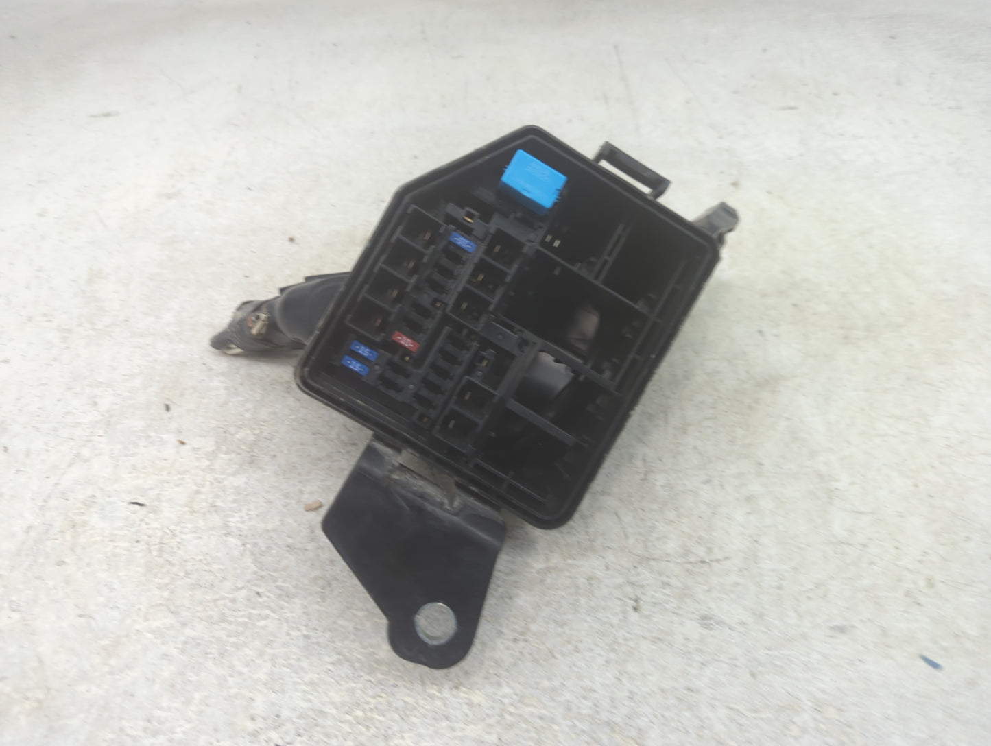 2019-2022 Toyota Rav4 Fusebox Fuse Box Panel Relay Module P/N:82662-0R260 Fits Fits 2019 2020 2021 2022 OEM Used Auto Parts 