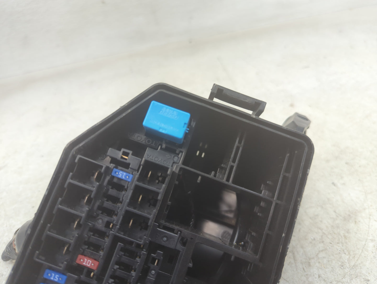 2019-2022 Toyota Rav4 Fusebox Fuse Box Panel Relay Module P/N:82662-0R260 Fits Fits 2019 2020 2021 2022 OEM Used Auto Parts 