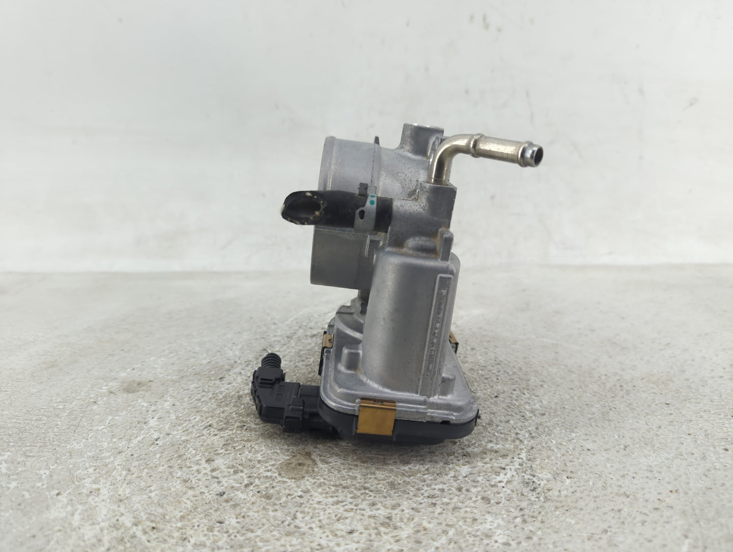 2019-2022 Toyota Rav4 Throttle Body P/N:22030-F0010 Fits Fits 2018 2019 2020 2021 2022 OEM Used Auto Parts - Oemusedautopart
