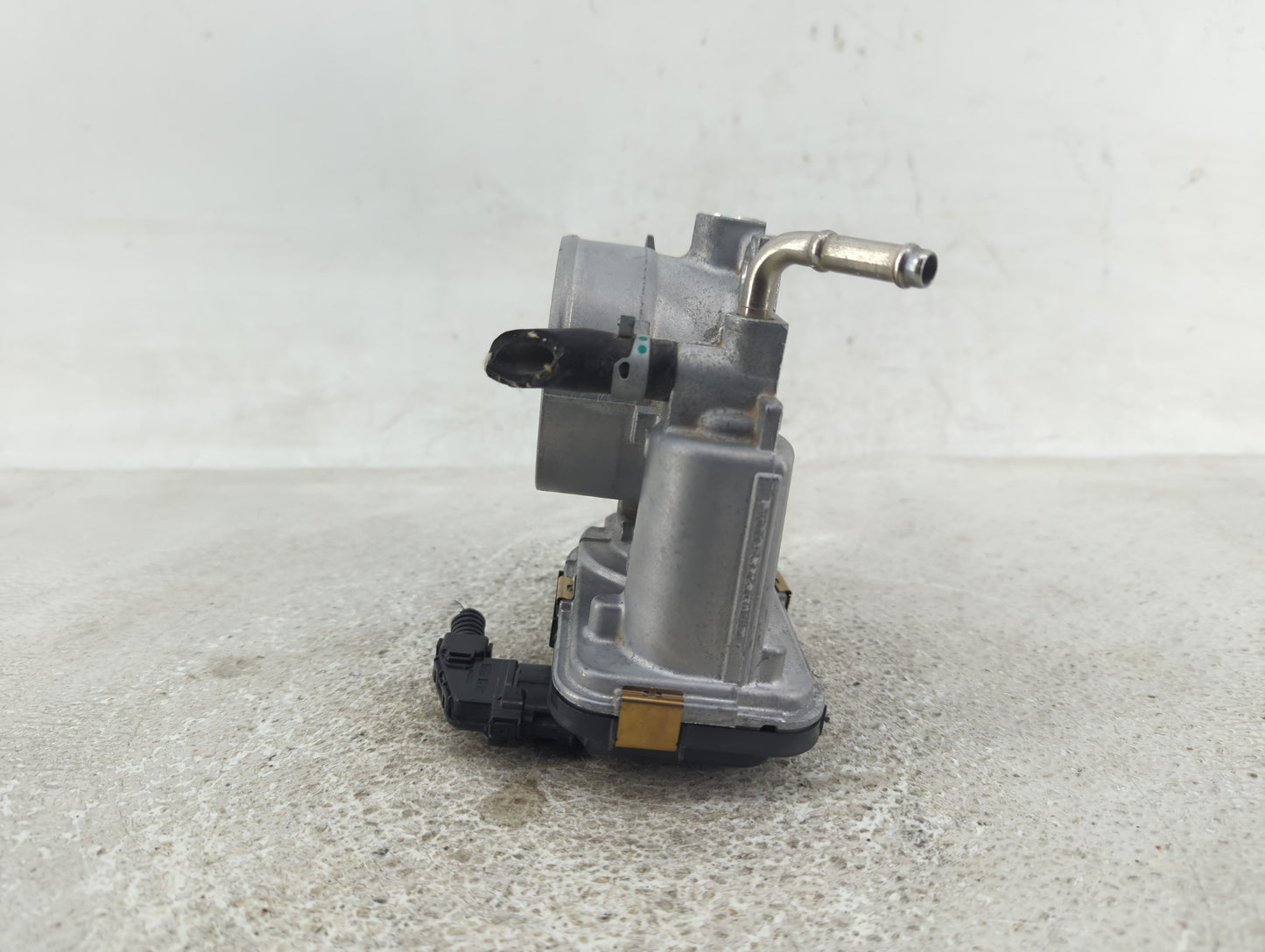 2019-2022 Toyota Rav4 Throttle Body P/N:22030-F0010 Fits Fits 2018 2019 2020 2021 2022 OEM Used Auto Parts - Oemusedautopart