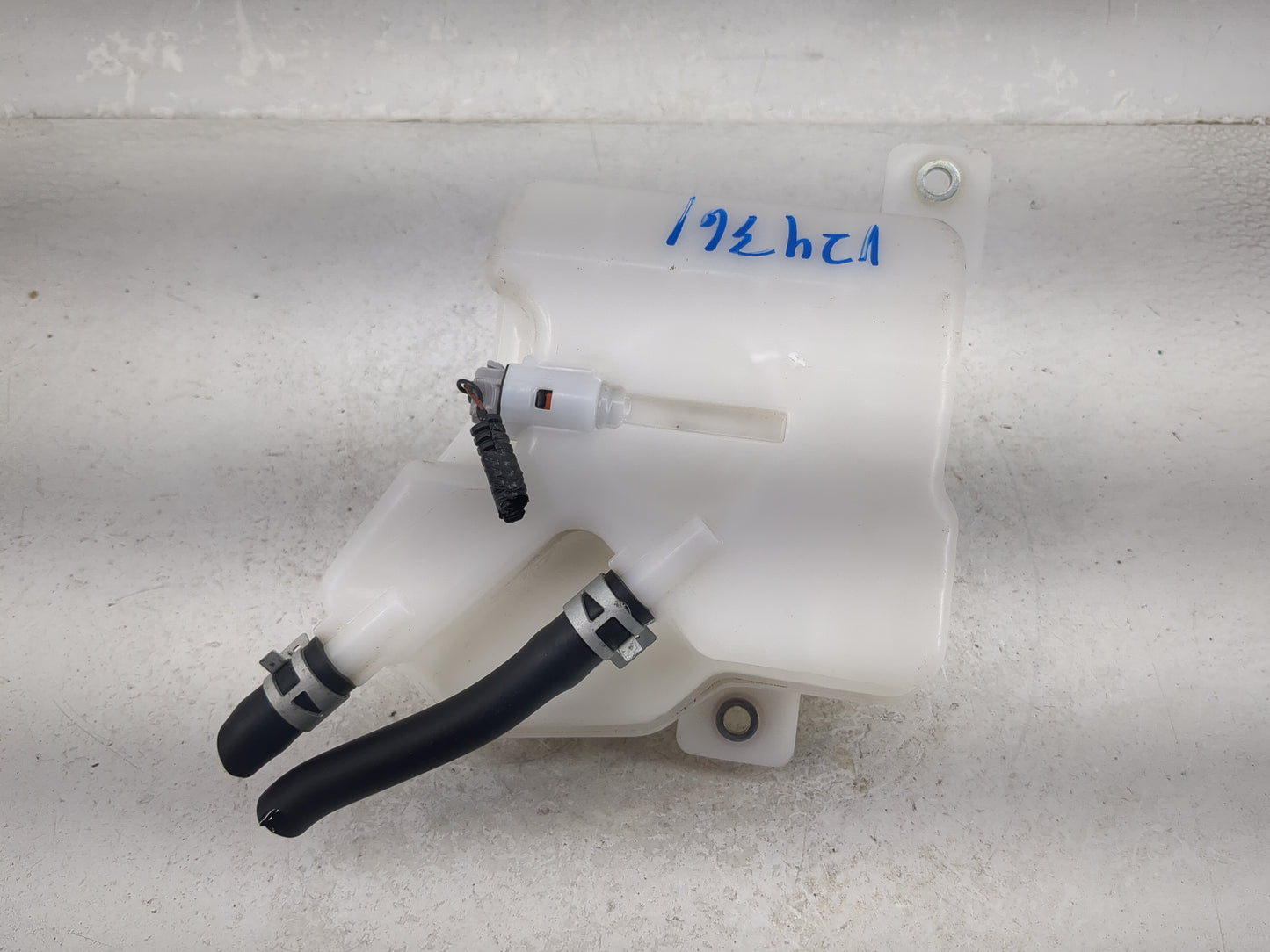 Toyota Sienna Radiator Coolant Overflow Expansion Tank Bottle 1469961 - Oemusedautoparts1.com