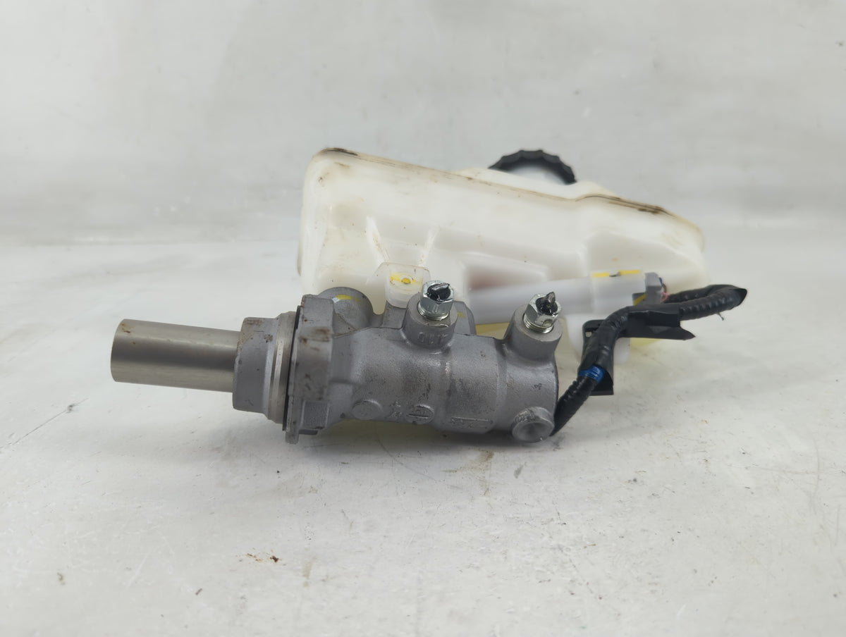 2022-2022 Toyota Tundra Brake Master Cylinder - Oemusedautoparts1.com