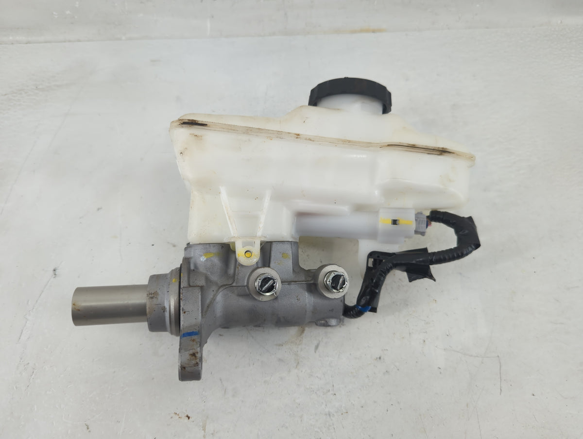2022-2022 Toyota Tundra Brake Master Cylinder - Oemusedautoparts1.com