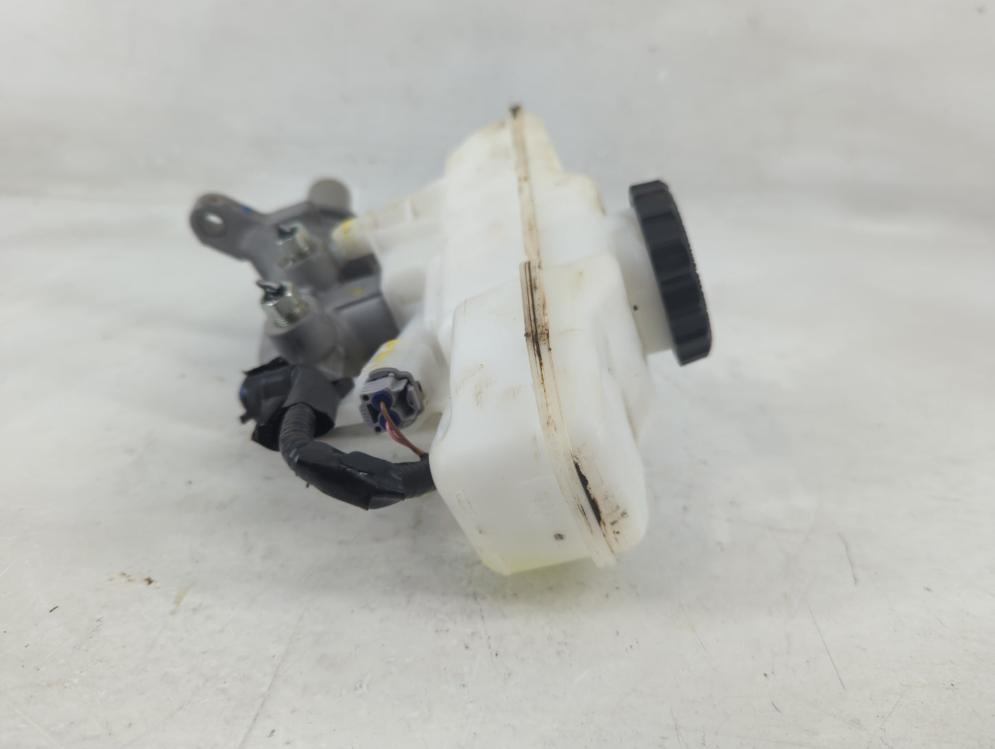 2022-2022 Toyota Tundra Brake Master Cylinder - Oemusedautoparts1.com