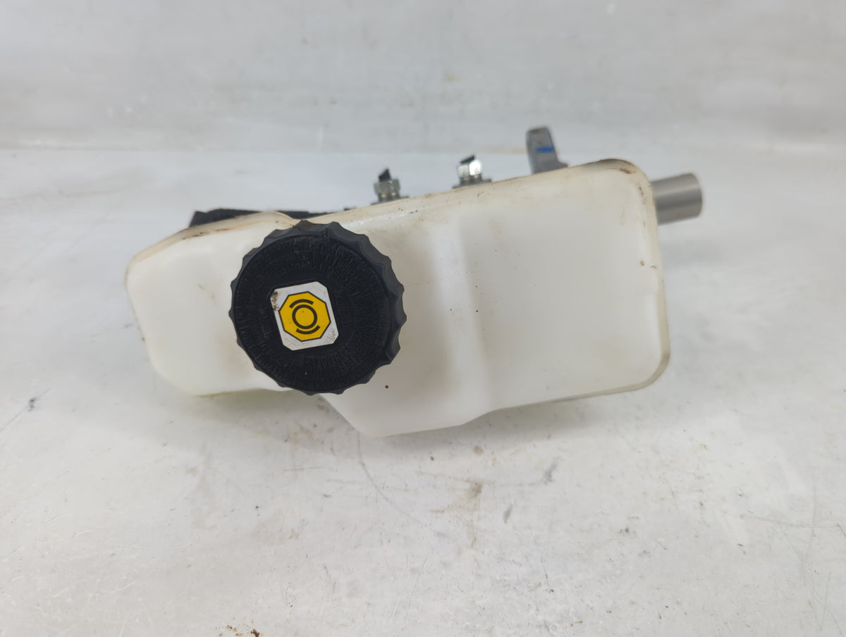 2022-2022 Toyota Tundra Brake Master Cylinder - Oemusedautoparts1.com