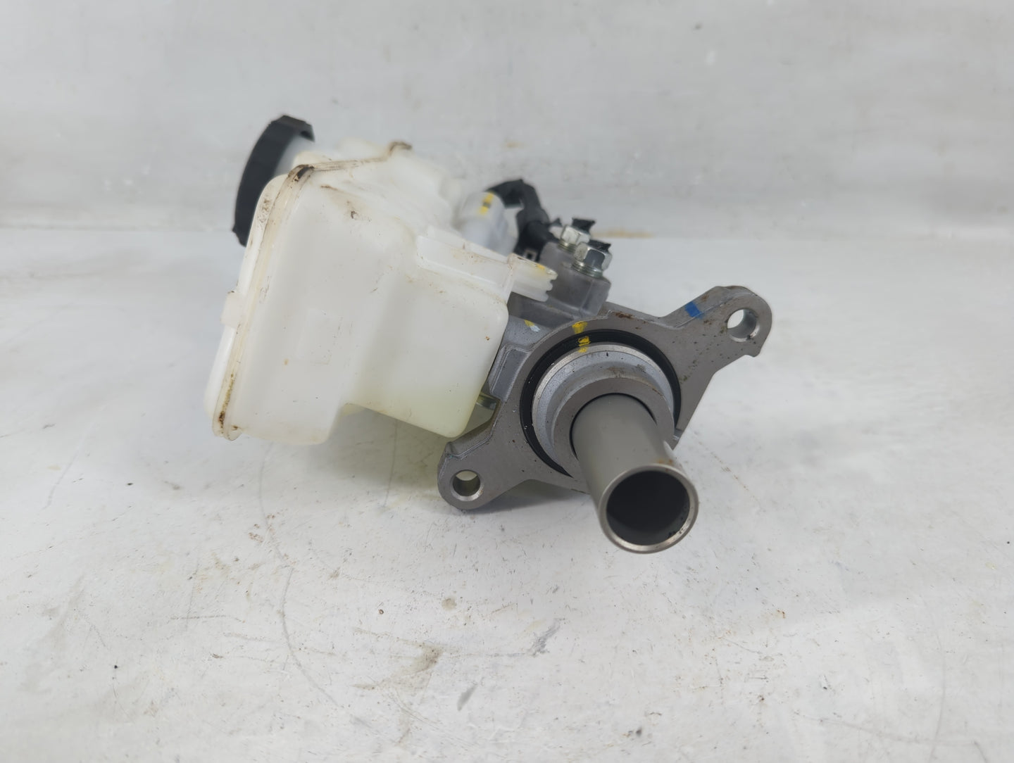 2022-2022 Toyota Tundra Brake Master Cylinder - Oemusedautoparts1.com