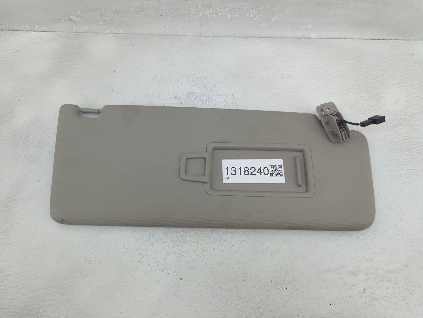 2024 Volkswagen Atlas Sun Visor Shade Replacement Passenger Right Mirror Fits OEM Used Auto Parts - Oemusedautoparts1.com