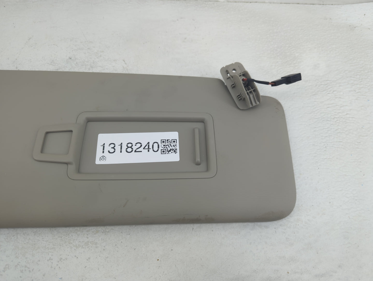 2024 Volkswagen Atlas Sun Visor Shade Replacement Passenger Right Mirror Fits OEM Used Auto Parts - Oemusedautoparts1.com