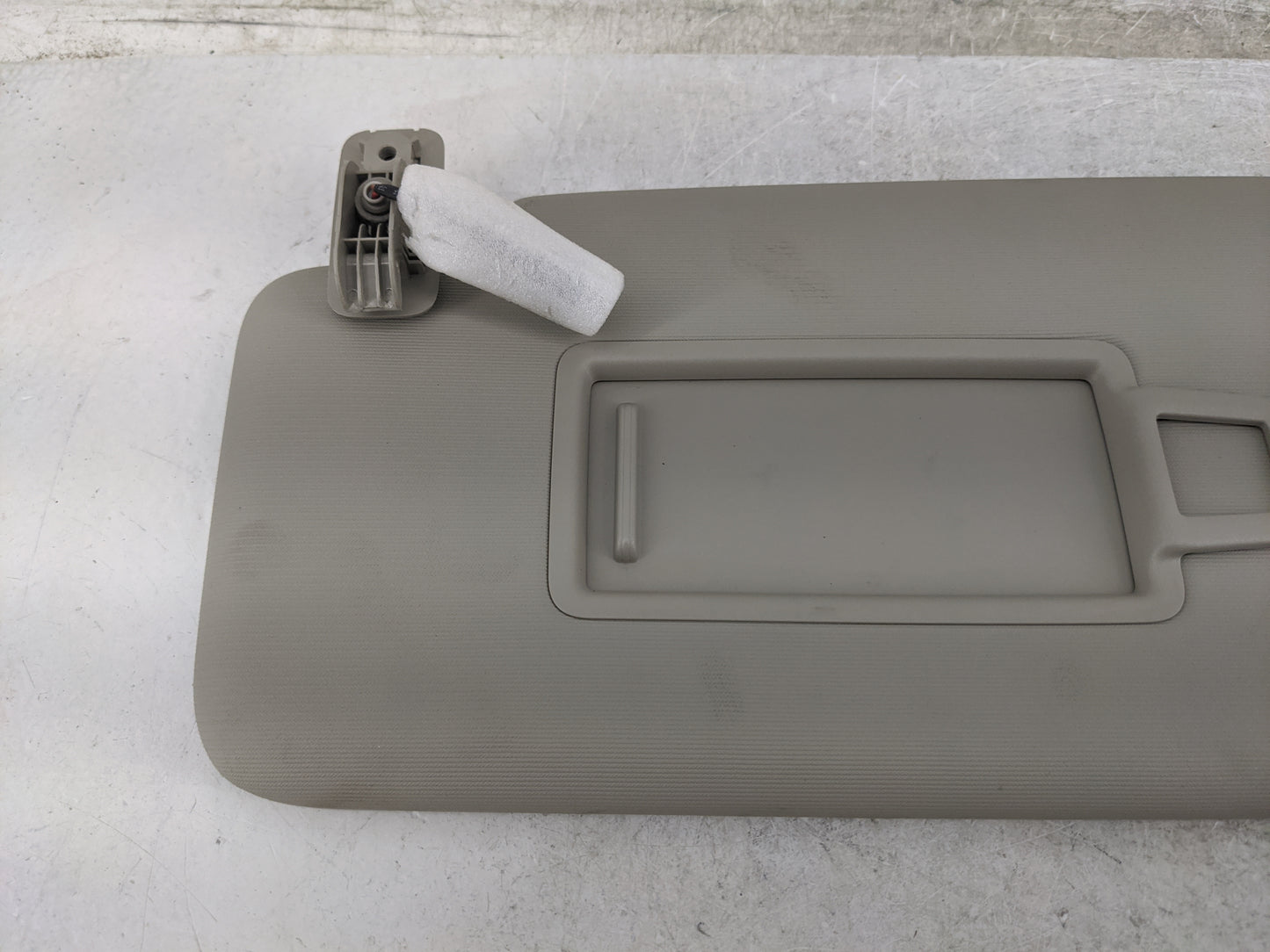 2024 Volkswagen Atlas Sun Visor Shade Replacement Driver Left Mirror Fits OEM Used Auto Parts - Oemusedautoparts1.com
