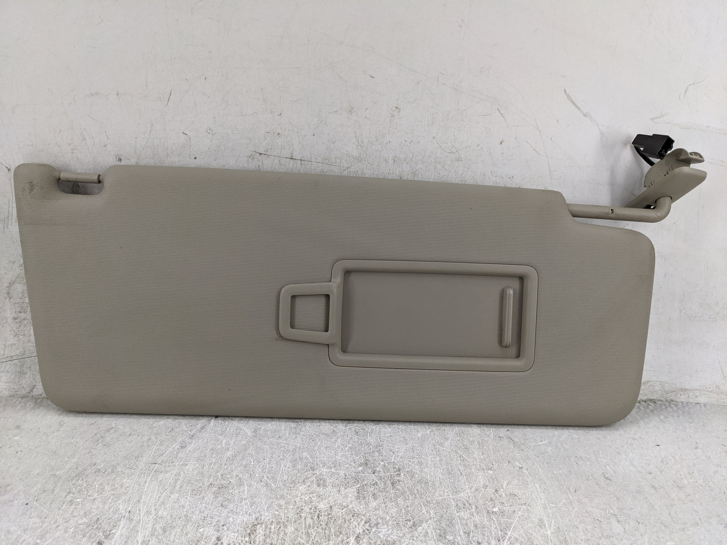 2024 Volkswagen Atlas Sun Visor Shade Replacement Passenger Right Mirror Fits OEM Used Auto Parts - Oemusedautoparts1.com