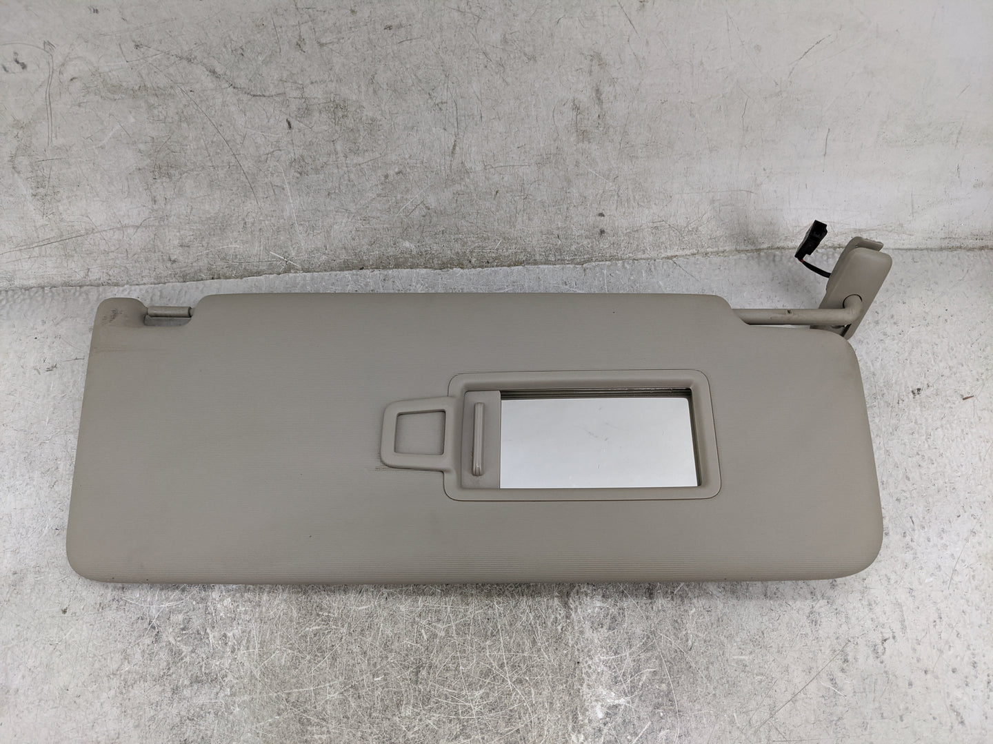 2024 Volkswagen Atlas Sun Visor Shade Replacement Passenger Right Mirror Fits OEM Used Auto Parts - Oemusedautoparts1.com