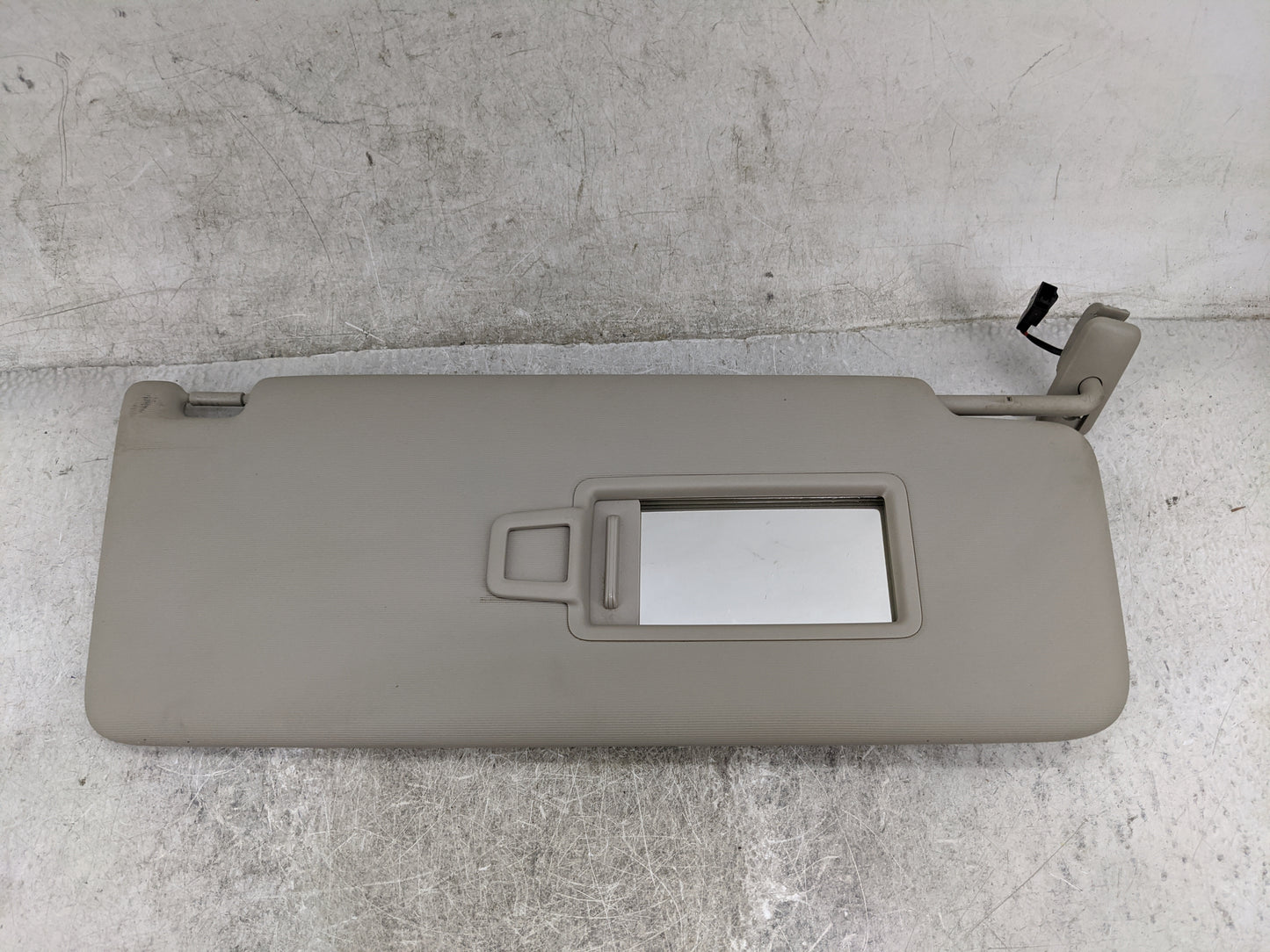 2024 Volkswagen Atlas Sun Visor Shade Replacement Passenger Right Mirror Fits OEM Used Auto Parts - Oemusedautoparts1.com