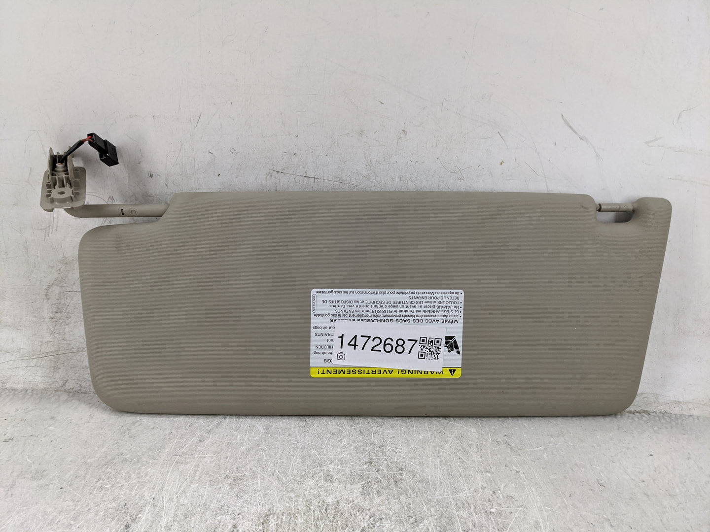 2024 Volkswagen Atlas Sun Visor Shade Replacement Passenger Right Mirror Fits OEM Used Auto Parts - Oemusedautoparts1.com