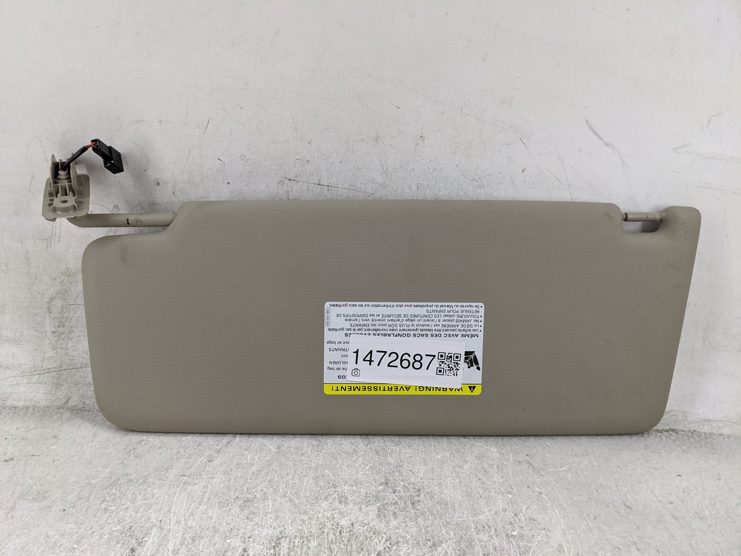2024 Volkswagen Atlas Sun Visor Shade Replacement Passenger Right Mirror Fits OEM Used Auto Parts - Oemusedautoparts1.com