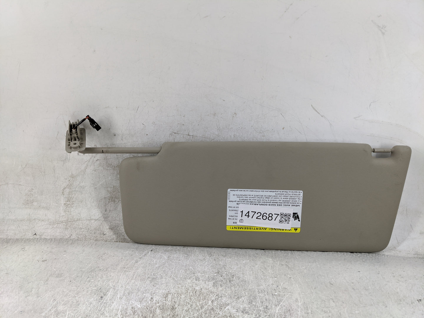 2024 Volkswagen Atlas Sun Visor Shade Replacement Passenger Right Mirror Fits OEM Used Auto Parts - Oemusedautoparts1.com